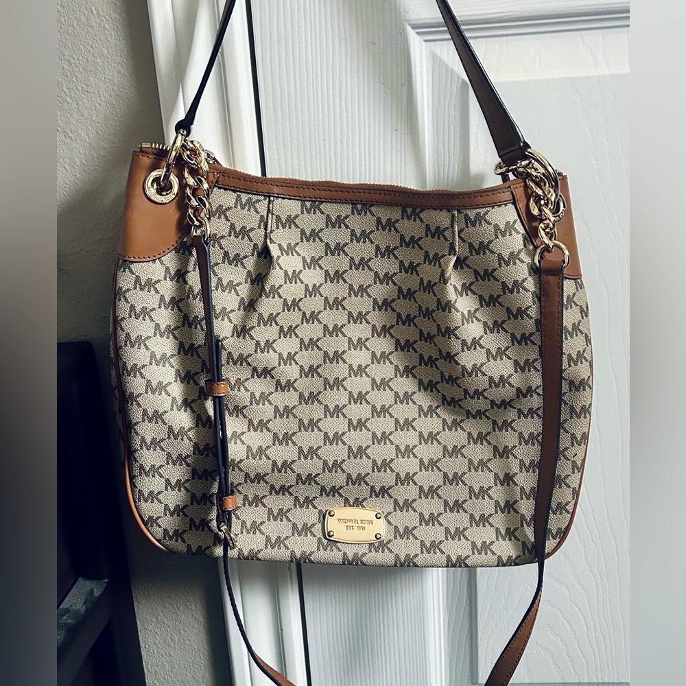 EUC Michael Kors Beige/Brown Signature Coated Canvas and Leather Jet Set Hobo
